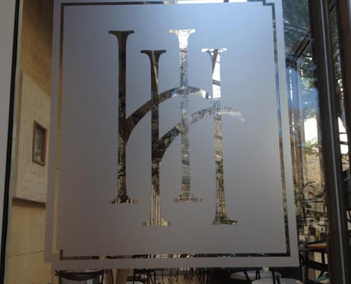 miroiterie_avignonnaise_signaletique_verre_sur_mesure