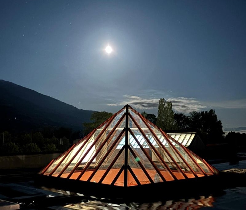 vitrerie_stephanoise_pyramide_de_toit_verriere