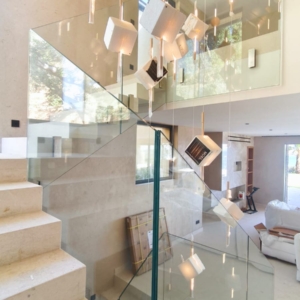 garde-corps en verre sur mesure vue de coté