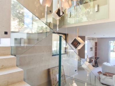 garde-corps en verre sur mesure vue de coté