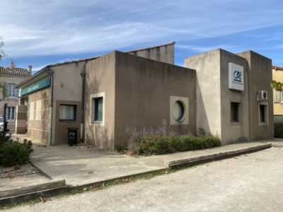 Enseigne crédit agricole, ensemble des doubles vitrages remplacés