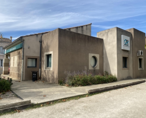 Enseigne crédit agricole, ensemble des doubles vitrages remplacés