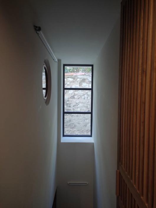 Réhabilitation menuiseries acier par SFML à la Fondation Meyer Marseille.