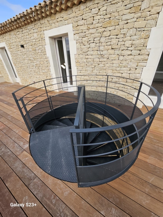 sfml_escalier_colimaçon_en_acier_sur_mesure_gordes