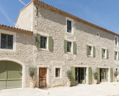 sfml_menuiseries_interieures_en_acier_et_garde_corps_domaine_jolibois_vitres_eyguieres Aménagement d'un moulin à huile à Eyguières avec des menuiseries vitrées en acier et un escalier en colimaçon par SFML.
