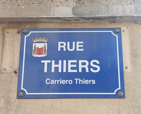 Visuel sur les menuiseries acier et vitrines sur-mesure – Boutiques Rue Thiers – Avignon SFML