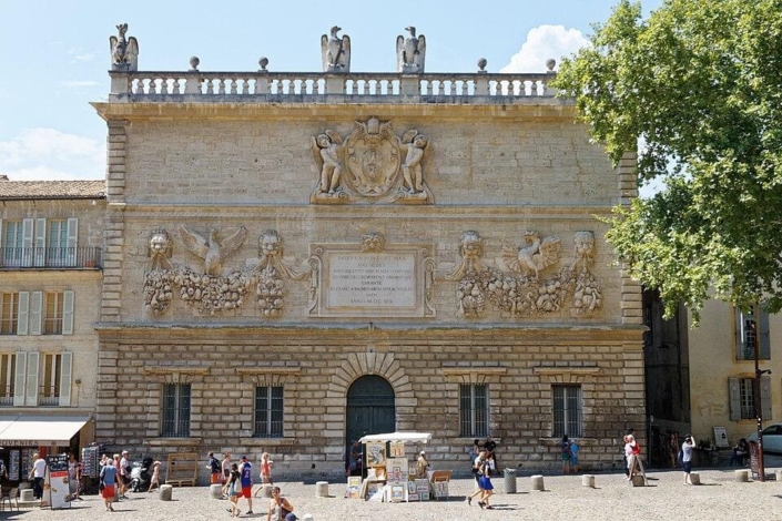 sfml_renovation_menuiserie_acier_hotel_des_monnaies_avignon.jpg Pose de menuiseries en acier et portes vitrées à l'Hôtel des Monnaies à Avignon face au Palais des Papes par SFML.